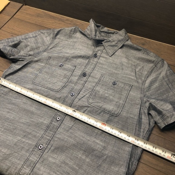 👕Gap Short Sleeve Button Up - Picture 3 of 5